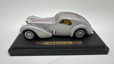 BBurago Bugatti Atlantic 1936 1/24,  senza scatola originale