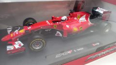 Bburago Ferrari SF15-T F1 S. Vettel 2015 1/18 - scala 1:18