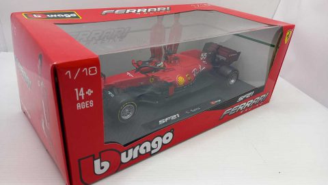 Bburago Ferrari SF21 C. Sainz 1/18, confezione usurata