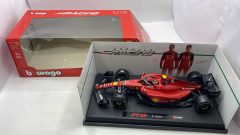 Bburago Ferrari SF75 C.Sainz 1/18, scatola rovinata - scala 1:18