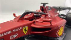 Bburago Ferrari F1-75 C. Leclerc 2022 1/18, confezione lievemente usurata - foto 5