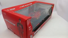 Bburago Ferrari F1-75 Carlos Sainz 2022 1/18, confezione rovinata - foto 5