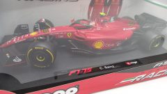Bburago Ferrari F1-75 Carlos Sainz 2022 1/18, confezione rovinata - scala 1:18