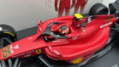 Bburago Ferrari F1-75 C. Sainz 1/18 - foto 5