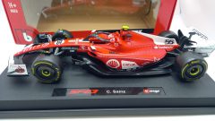 Bburago Ferrari SF-23 Carlos Sainz Las Vegas GP 2023 1/18 - foto 5