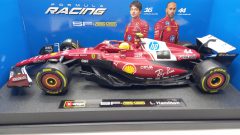 Bburago Ferrari SF-25 Lewis Hamilton 2025 1/18 - foto 3
