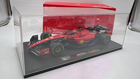 Bburago Ferrari SF-23 Charles Leclerc 2023 1/18, Completo di teca