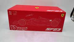 Bburago Ferrari SF-23 Charles Leclerc 2023 1/18, Completo di teca - foto 2