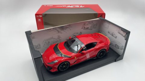 Bburago Ferrari 812 Competizione 2021 1/18