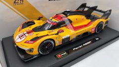 Bburago Ferrari 499P 3.0L Turbo V6 AF Corse N.83 Winner 24h Le Mans 2025 Kubica - Hanson - Ye 1/18 - foto 2