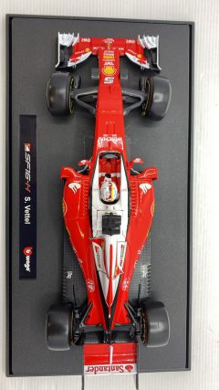 Bburago Ferrari SF16-H S. Vettel 1/18 - foto 4