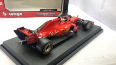 Bburago Ferrari SF-71H S. Vettel 2018 1/18 - foto 7