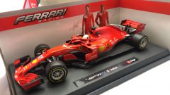 Bburago Ferrari SF-71H S. Vettel 2018 1/18 - foto 5