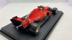 Bburago Ferrari SF-71H S. Vettel 2018 1/18 - foto 4