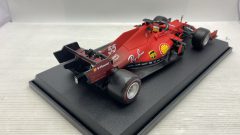 Bburago SF21 Carlos Sainz 1/18 - foto 3