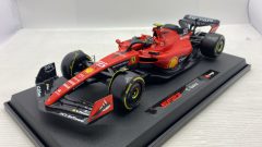 Bburago Ferrari SF-23 Carlos Sainz 1/18 - foto 2
