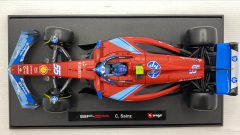Bburago Ferrari SF-24 C. Sainz Miami GP 2024 1/18 - foto 7