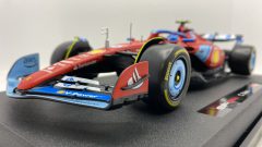 Bburago Ferrari SF-24 C. Sainz Miami GP 2024 1/18 - foto 5