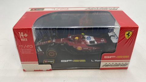Bburago Ferrari SF-25 Lewis Hamilton 2025 1/43 con teca