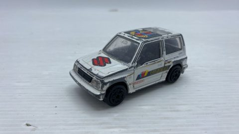 Bburago Suzuki Vitara 1/43, senza scatola originale, evidenti segni di usura