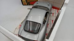 Bburago Maserati 3200 GT 1/18, confezione lievemente usurata, ingiallita nella parte trasparente - foto 4