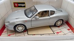 Bburago Maserati 3200 GT 1/18, confezione lievemente usurata, ingiallita nella parte trasparente - foto 3