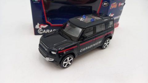 Bburago Land Rover Defender 110 Carabinieri 1/43, confezione rovinata da un lato