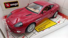 Bburago Aston Martin V12 Vanquish 2001 1/18, piccola fioritura vernice cofano - scala 1:18