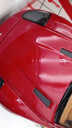 Bburago Aston Martin V12 Vanquish 2001 1/18, piccola fioritura vernice cofano - foto 6