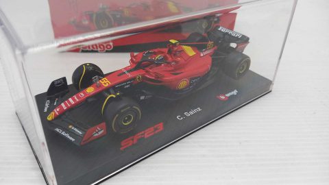 Bburago Ferrari SF23 Carlos Sainz Monza GP Italia 2023 1/43, con teca