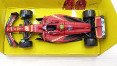 Bburago Ferrari SF-24 Carlos Sainz Imola GP 2024 1/43 - foto 3