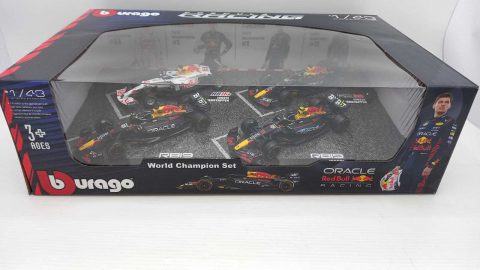 Bburago set Red Bull F1 WC composto da Verstappen RB16B 2021, RB18 2022, RB19 2023 e Perez RB19 2023 1/43