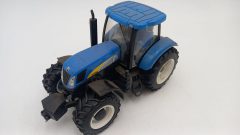 Bburago trattore New Holland T7040 1/32, impolverato, da pulire, buone condizioni, senza scatola originale - scala 1:32