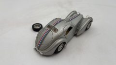 Bburago Bugatti Atlantic 1936 1/24 ruota staccata, segni di usura, manca fanale, senza scatola originale - foto 2