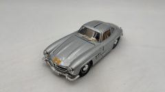 Bburago Mercedes-Benz 300 SL 1954 1/24 senza scatola originale, segni di usura - scala 1:24