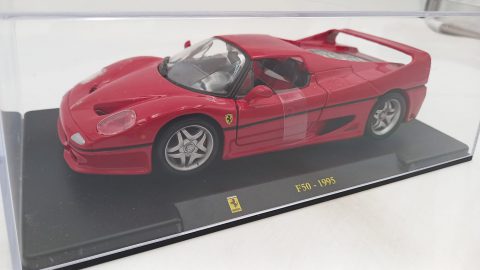 Bburago Ferrari F50 1995 1/24, senza scatola originale, teca crepata