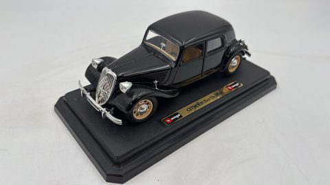 Bburago Citroen 15cv TA 1938 1/24 senza scatola originale