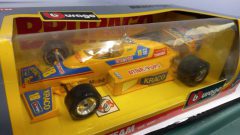 Bburago auto da corsa 1/24, scatola usurata - scala 1:24
