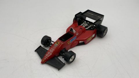 Bburago Ferrari 126 C4 1/24 senza scatola originale e con segni di usura del tempo