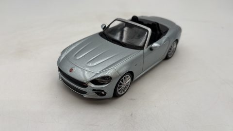 Bburago Fiat 124 Spider 1/24 senza scatola originale