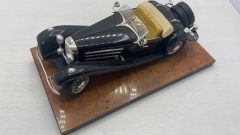Bburago Mercedes 500K Roadster 1/18 modellino vissuto e con segni di usura e vernice rovinata, senza scatola originale - foto 2