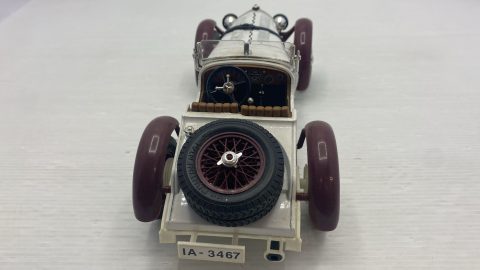 Bburago Mercedes Benz SSK 1/18 modellino vissuto e con segni di usura e vernice rovinata, senza scatola originale