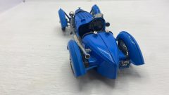 Bugatti Type 59 1934 1/18 manca fanale, modellino vissuto e con segni di usura e vernice rovinata, senza scatola originale - foto 3