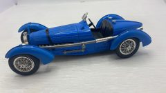 Bugatti Type 59 1934 1/18 manca fanale, modellino vissuto e con segni di usura e vernice rovinata, senza scatola originale - foto 4