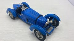 Bugatti Type 59 1934 1/18 manca fanale, modellino vissuto e con segni di usura e vernice rovinata, senza scatola originale - foto 2
