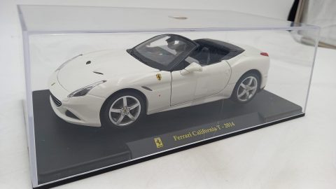 Bburago Ferrari California T 2014 1/24, senza scatola originale