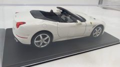 Bburago Ferrari California T 2014 1/24, senza scatola originale - foto 2