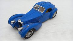 Bburago Bugatti Atlantic 1936 1/24, evidenti segni del tempo, senza scatola originale - scala 1:24