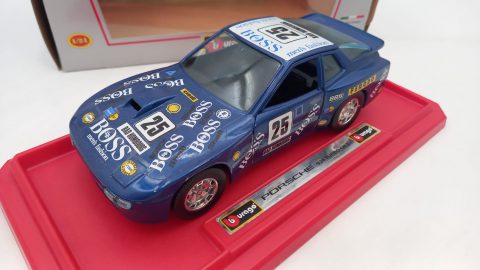 Bburago Porsche 924 Turbo GR2 1/24, confezione lievemente usurata