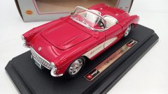 Bburago Chevrolet Corvette 1957 1/24, confezione lievemente usurata - scala 1:24